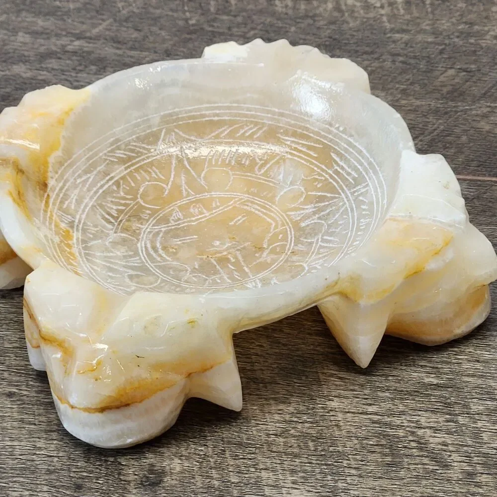 Vintage Hand Carved Marble Onyx Stone Mayan Aztec Ashtray White Brown Cream 4.5